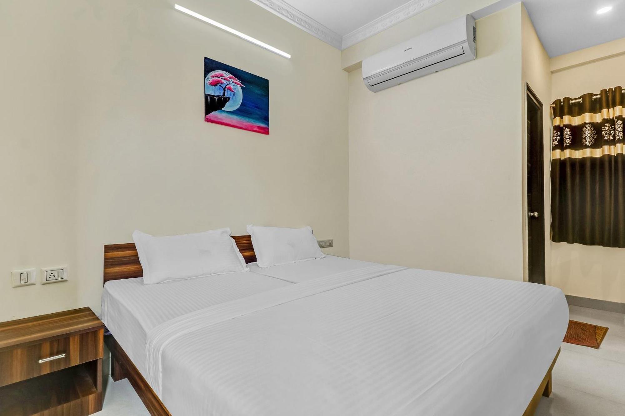 Capital O Safari Near Snow Hotel 3*